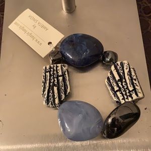 Stretch bold accent bracelet